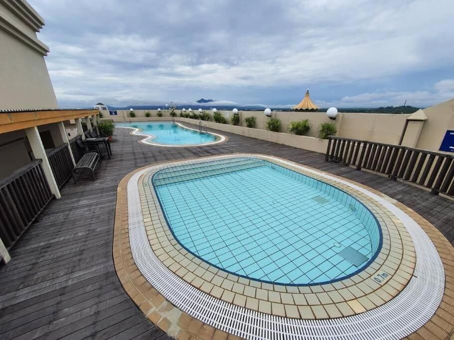 Riverview @waterfront Kch Apartment *